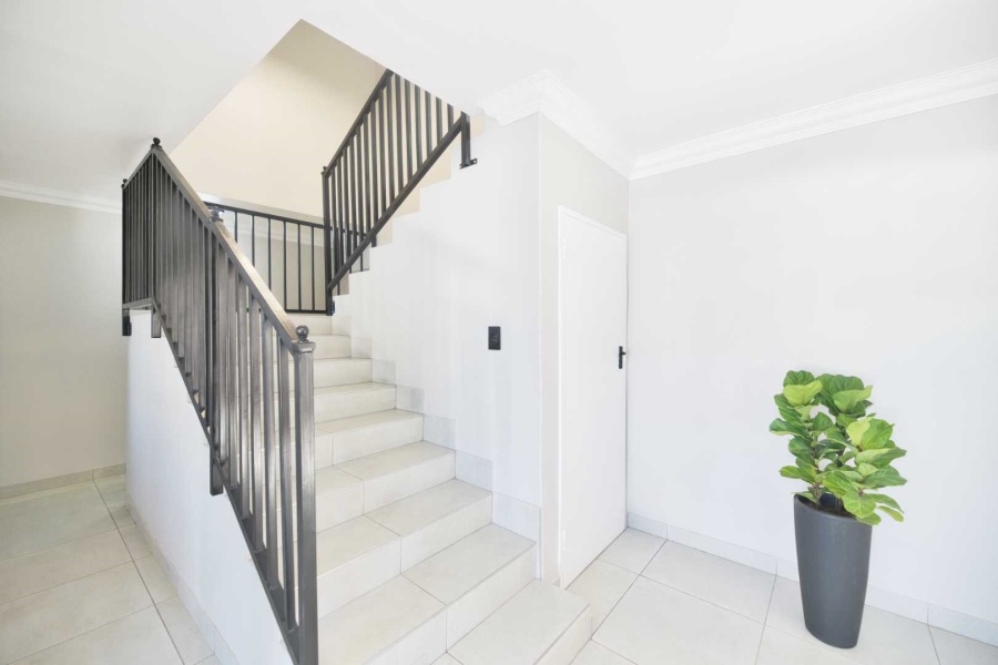 9 Bedroom Property for Sale in Westcliff Western Cape